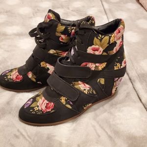 Aeropostale Floral sneaker wedges
